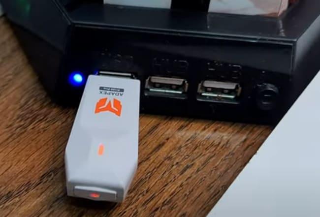 اتصال آداپتور به درگاه USB کنسول PS4