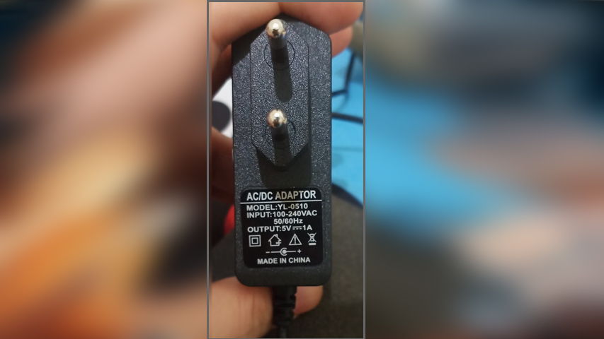  مشخصات آداپتور روی بدنه