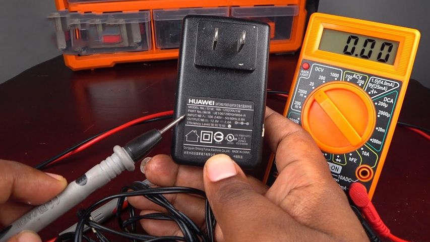  تست کردن آداپتور با مولتی متر