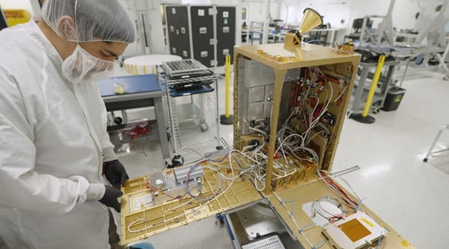Space-data-center-04.jpg