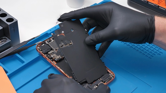 هزینه تعویض باتری آیفو 17