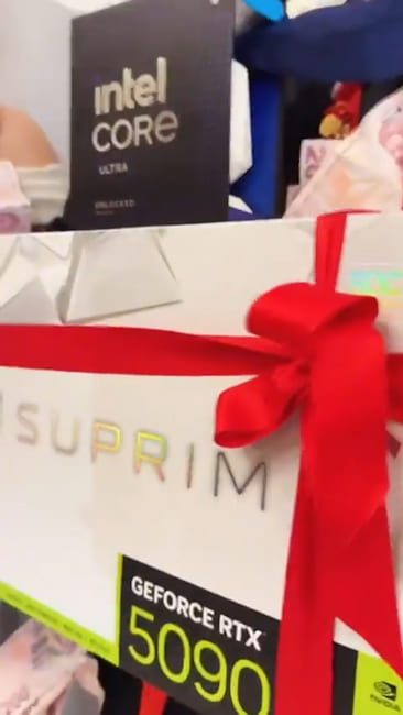 هدیه دادن سخت افزار در عروسی