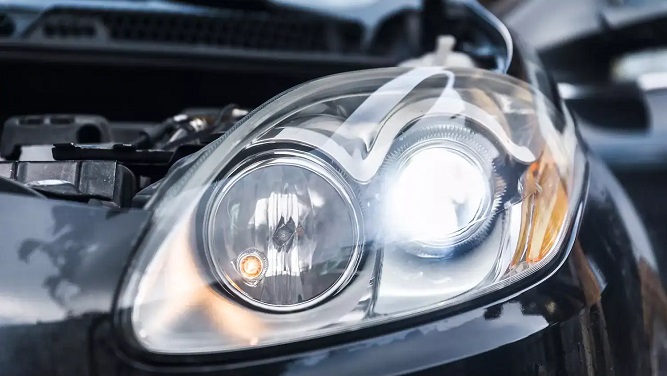 راهنمای تعویض طلق چراغ جلو ماشین