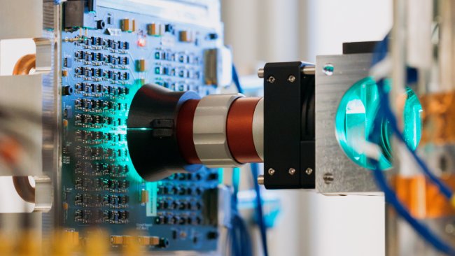 سوئیچ اپتواکسیتونی و نسل بعدی مدارهای الکترونیکی