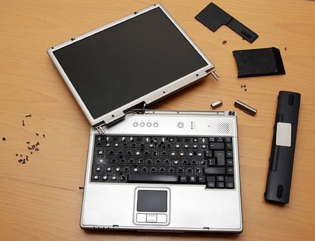 تعمیر بدنه شکسته لپ‌تاپ قدیمی در ایران رهجو