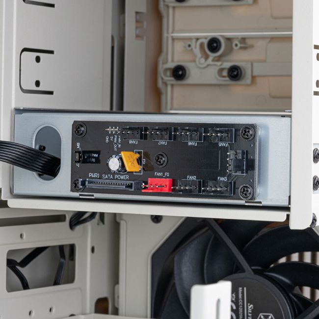 داخل کیس SilverStone FLP02