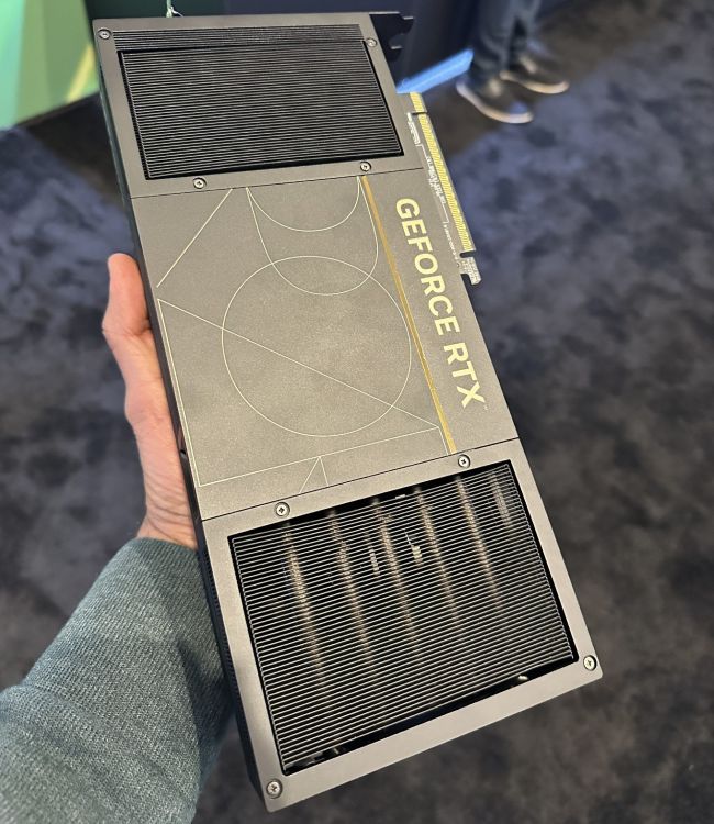 کوچکترین کارت گرافیک RTX 5090