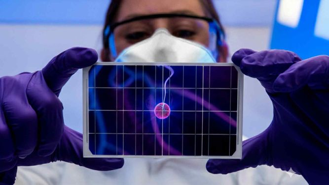 صفحه خورشیدی نانومتری