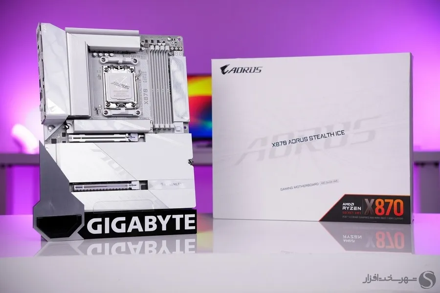 جعبه گشایی مادربرد X870 گیگابایت AORUS
