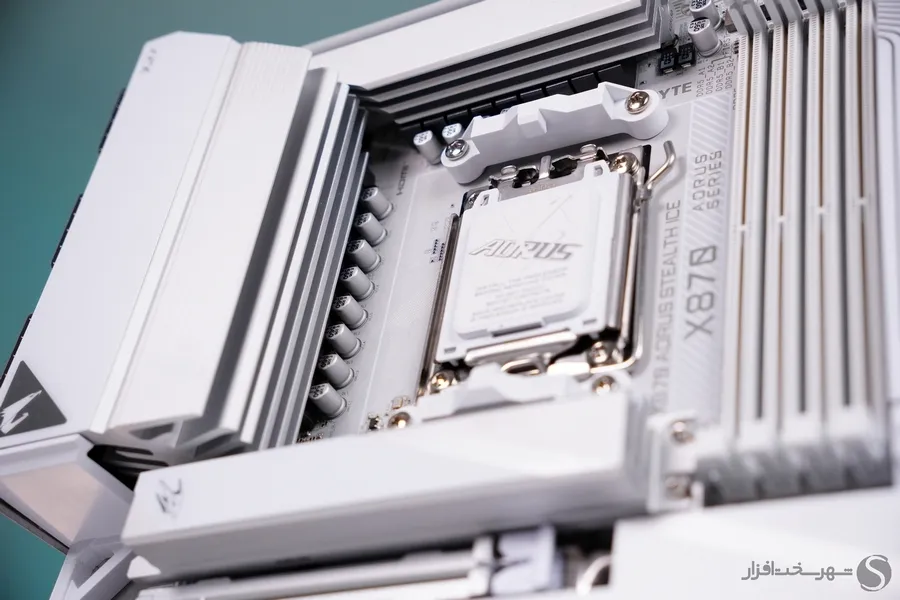 مقایسه مادربرد X870 AORUS با ASUS ROG
