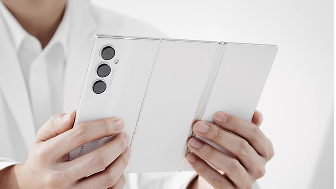 گوشی سه تا شوی سامسونگ قیمت بسیار بالایی خواهد داشت