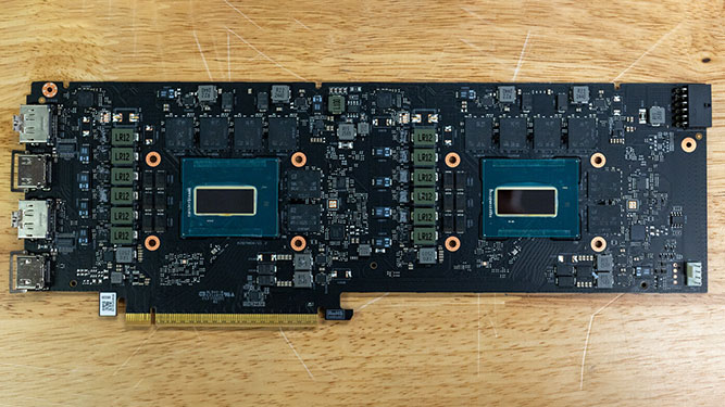 این کارت‌گرافیک اینتل، در واقع دو کارت‌گرافیک است!