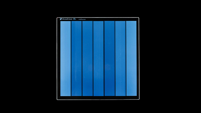 کشف شگفت‌ انگیز محققان مایکروسافت: ذخیره 2 میلیون کتاب تنها روی یک شیشه عادی!