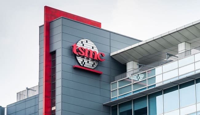 لوگوی TSMC روی ساختمان این شرکت