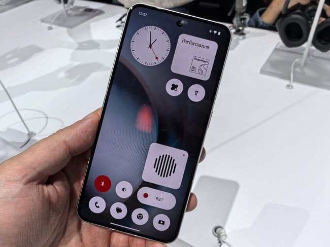 صفحه نمایش و رابط کاربری ناتینگ فون ۳