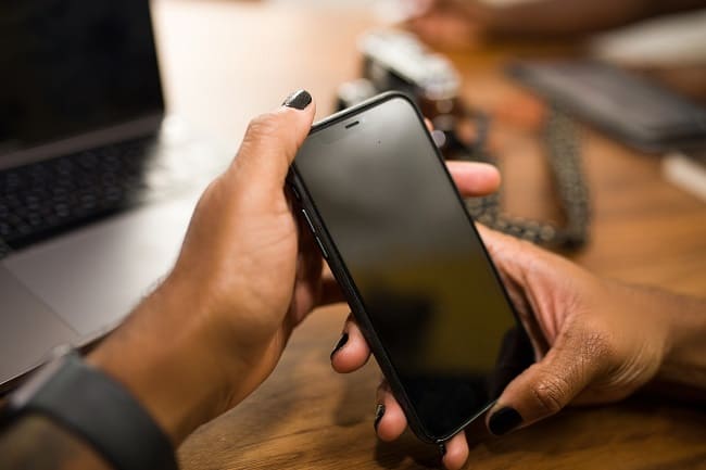 How to Tell if Your Phone is Water-Damaged - AWIT