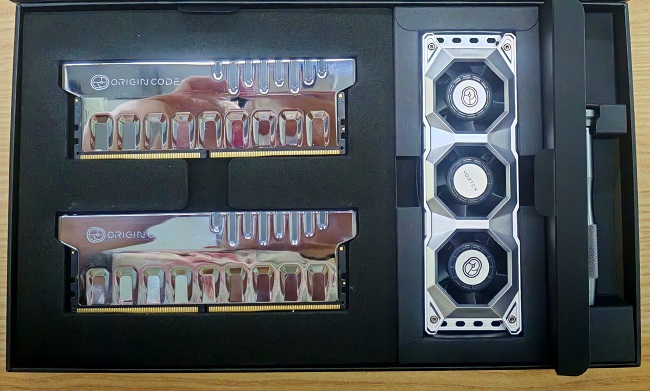کیت حافظه VORTEX DDR5 در کنار خنک‌کننده فعال