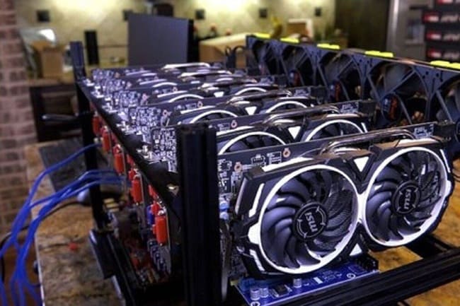 یک دستگاه ماینر با چند کارت گرافیک