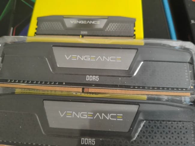 رم DDR5 تقلبی با قالب Corasair Vengeance