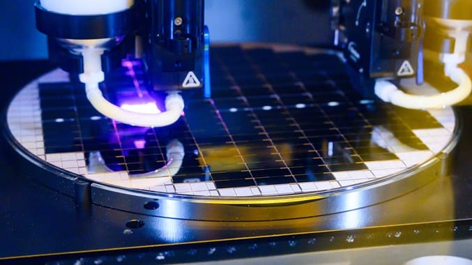 کاربرد شگفت‌انگیز دستگاه‌های تراشه‌ساز ASML در پزشکی و تشخیص ویروس