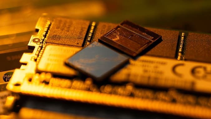 خیز چین برای بازار حافظه؛ رقابت CXMT و YMTC با سامسونگ و هاینیکس