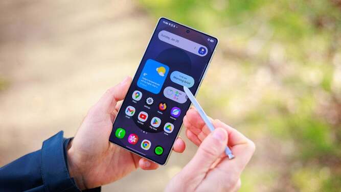 دوراهی سامسونگ برای جدا کردن قلم به منظور افزایش ظرفیت باتری؛ آیا قلم S از گلکسیهای آینده جدا میشود؟