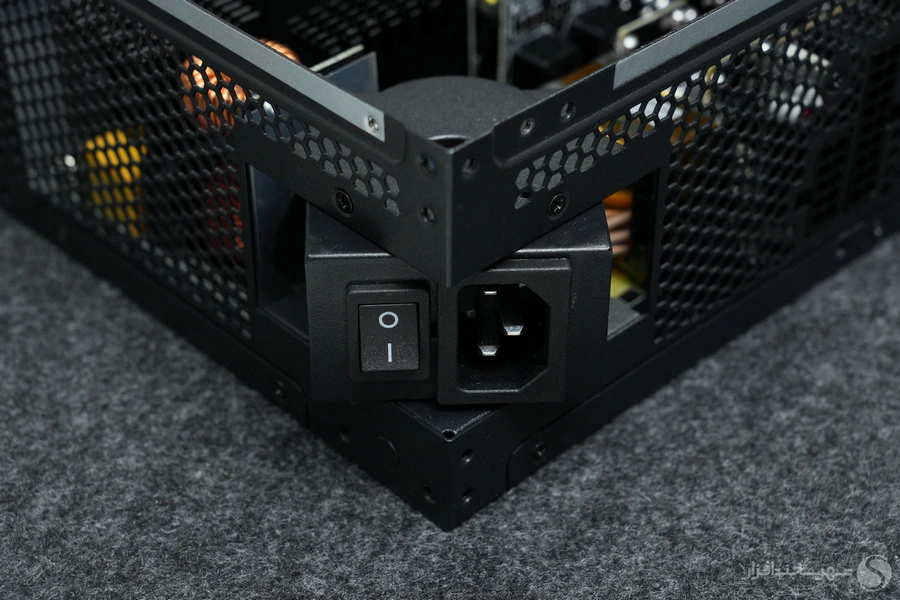 Lian-Li-RS-1000G-ac-input