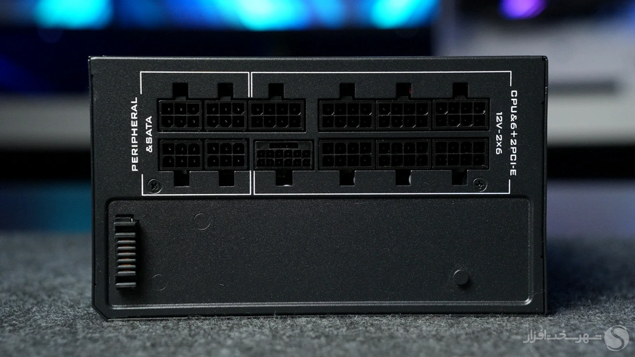 Lian-Li-RS-1000G-output-connectors