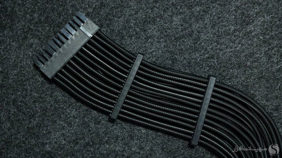 Lian-Li-RS-1000G-etched-cables