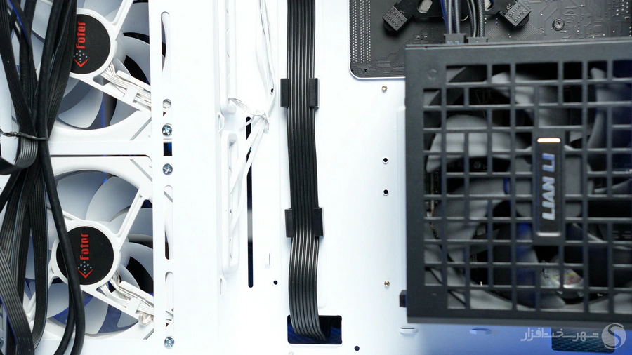 Lian-Li-RS-1000G-cable-managment