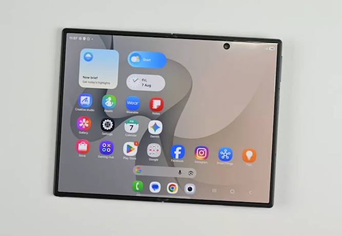 گرد و خاک Galaxy Z Fold 8