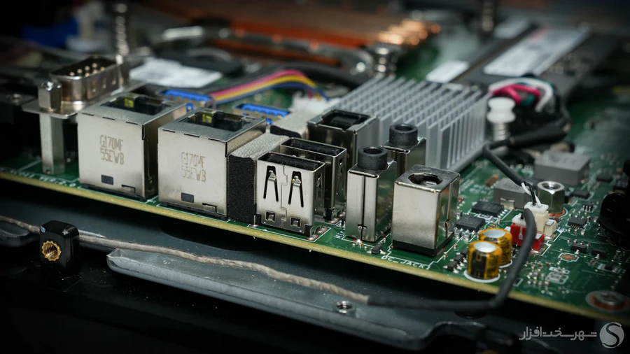 در MSI PRO 22X تمامی درگاهها به صورت مستقیم روی مدار اصلی مادربرد لحیم شدهاند