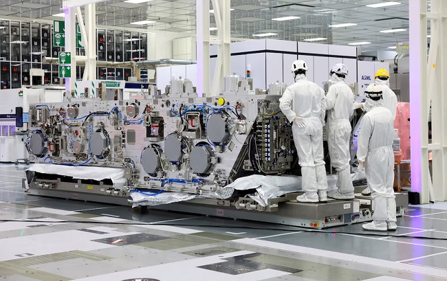 بخشی از دستگاه لیتوگرافی High-NA EUV شرکت ASML