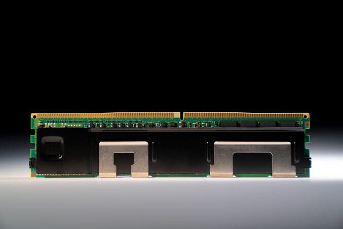 یک ماژول حافظه Optane اینتل