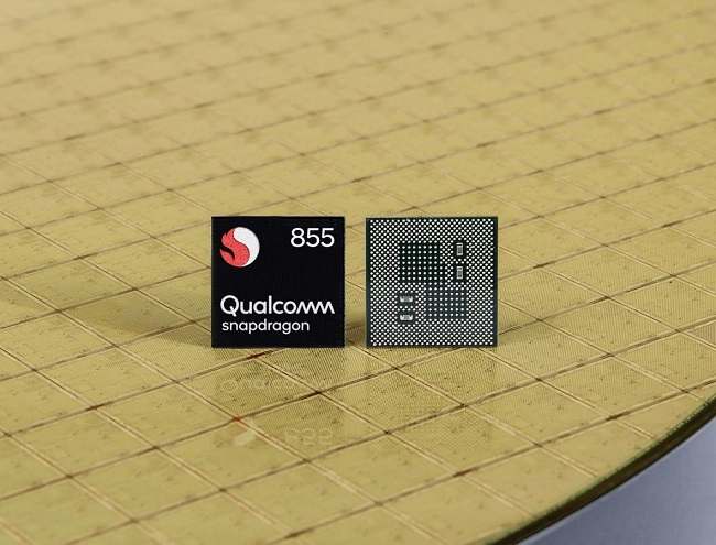 qualcomm_snapdragon_855_mobile_chip_on_wafer.jpg