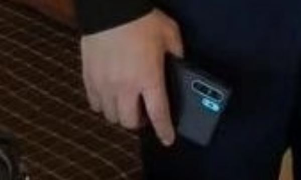 2019-03-01 14_44_52-Huawei P30 Pro spotted in real with Richard Yu; Blue model also leaked - Gizmoch.jpg