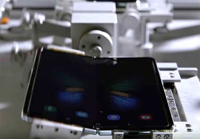 samsung-galaxy-fold-bend-678_678x452.jpg