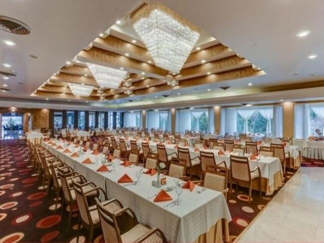 تصویری از رستوران هتل هما شیراز