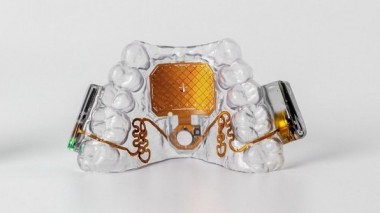 MouthPad معرفی شد؛ فناوری که زبان انسان را به یک ماوس بیسیم تبدیل میکند جایگزین موس در دهان