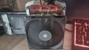 ایده عجیب یک کاربر برای خنک کردن گوشی با کولر CPU جواب داد! خنک کردن گوشی با کولر CPU